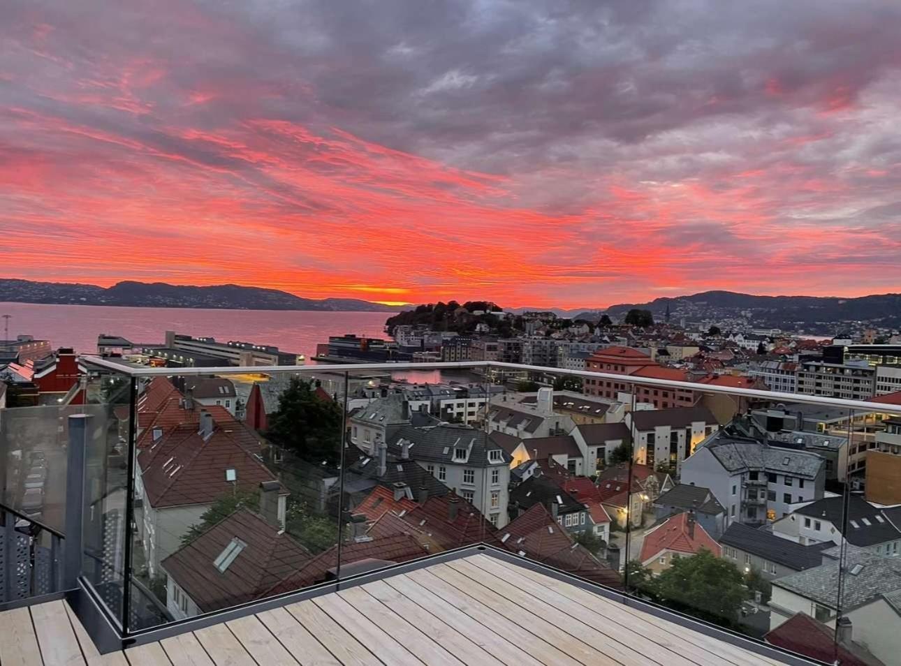 Dinbnb L Luxury Penthouse L Roof Terrace L Leilighet *